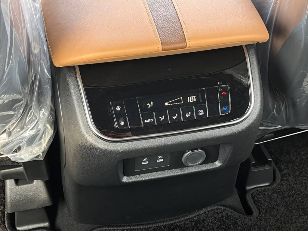 NISSAN PATROL PLATINUM V6 TWIN TURBO 2025 BLACK-IN TAN