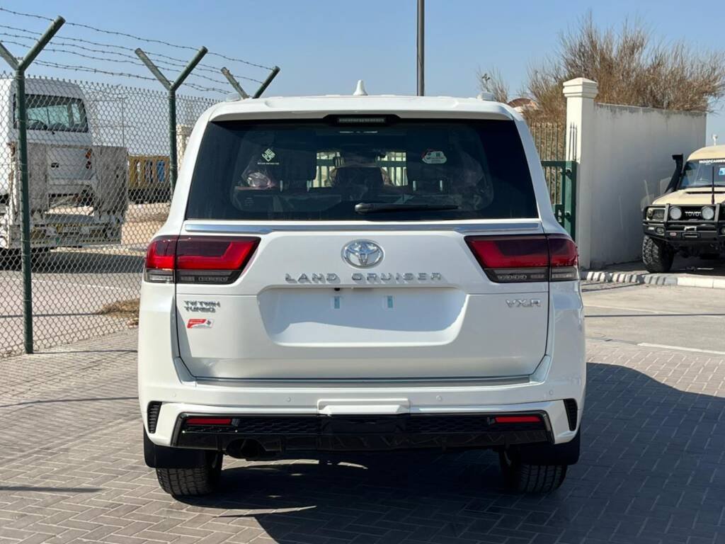 MODEL TOYOTA LAND CRUISER VXR V6 3.3L DSL 2025